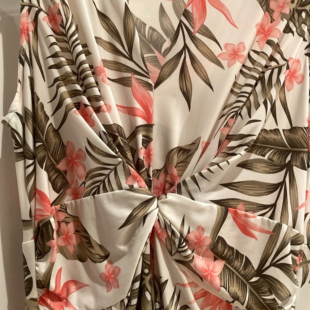 Sold IMAN Tropical Floral Maxi Dress
Choppolla